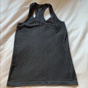 LULULEMON women’s grey tank